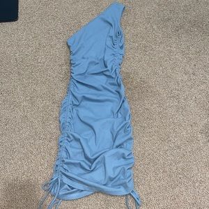 Looks long but you can scrunch up to make shorter or longer